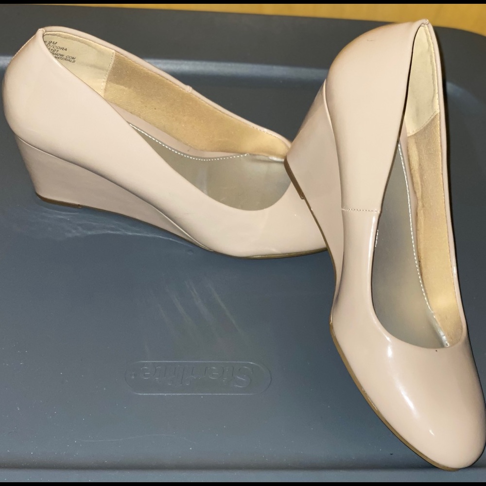 Nude wedges